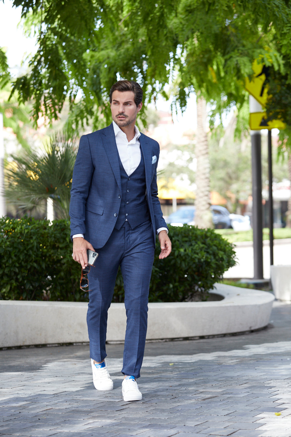 Blue Suit – Elegance and Versatility for Any Occasion