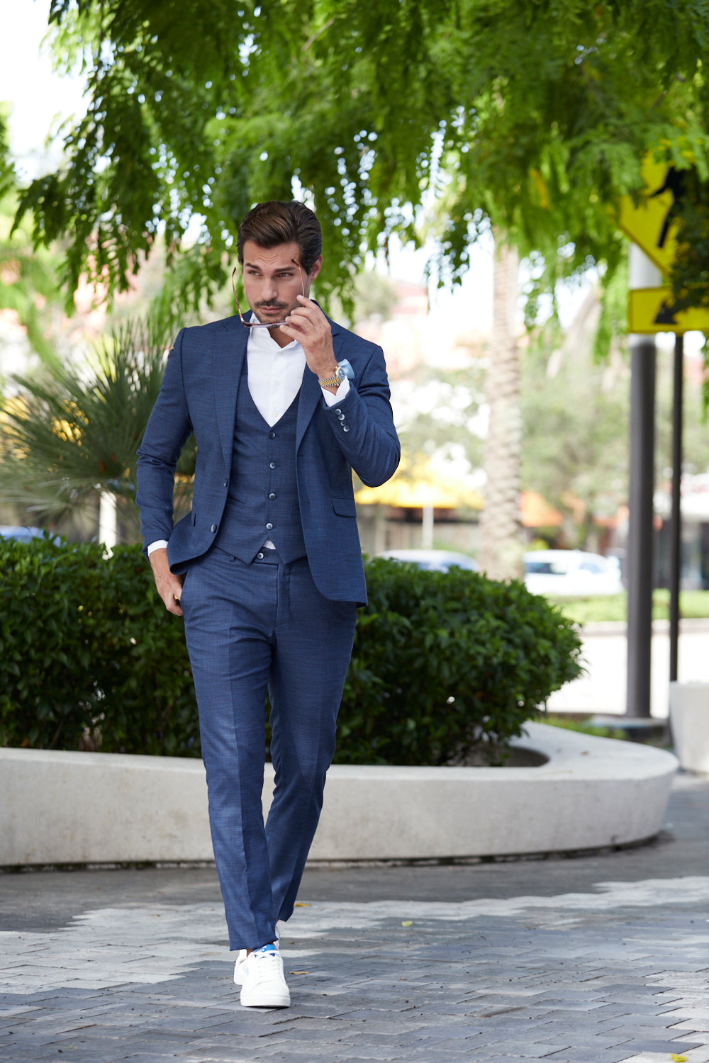 Blue Suit – Elegance and Versatility for Any Occasion