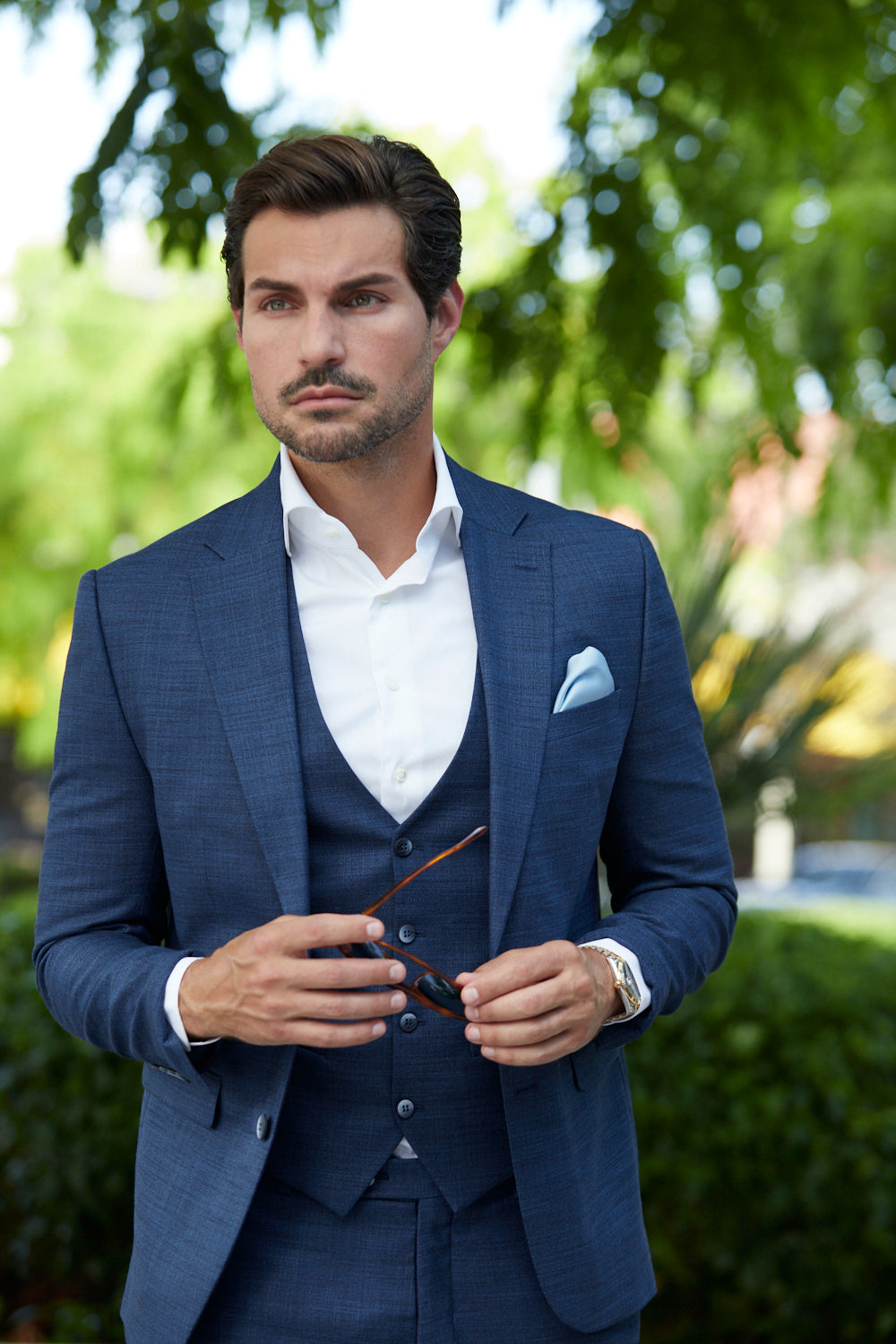 Blue Suit – Elegance and Versatility for Any Occasion